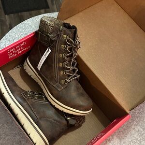 Cliffs White Mountain Dark Brown Ankle Boots